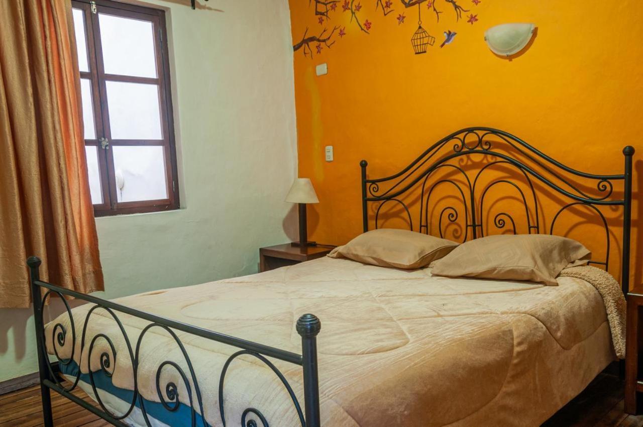 Casa De Rosas 3*